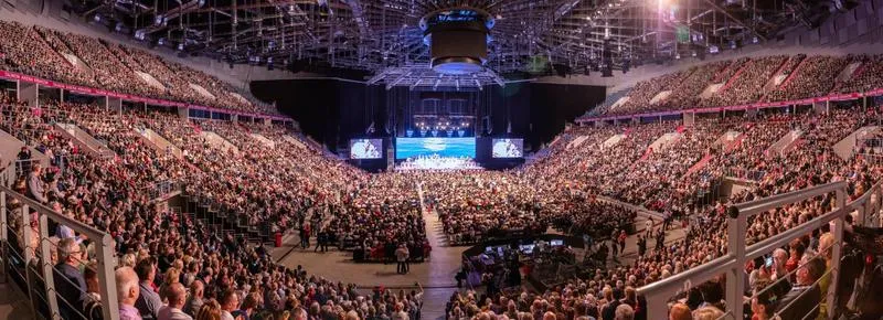 Przewodnik: Jak dotrzeć z dworca PKP w Krakowie do Tauron Areny?