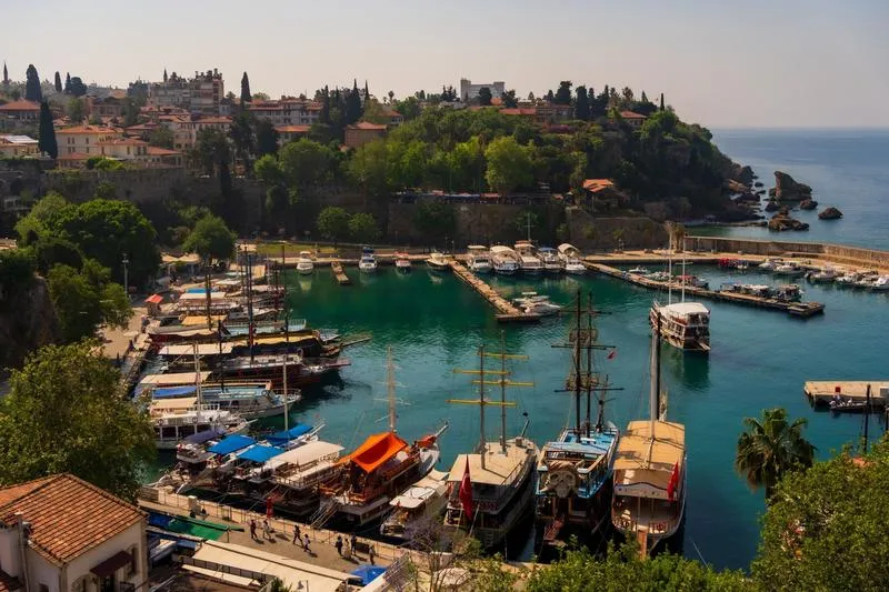 Czas lotu Warszawa Antalya