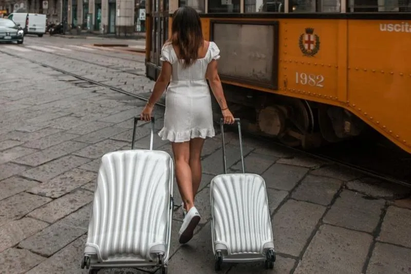 Duża walizka z polipropylenu