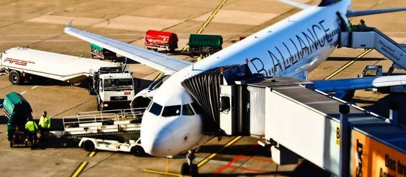 Jak przebukować bilet na samolot