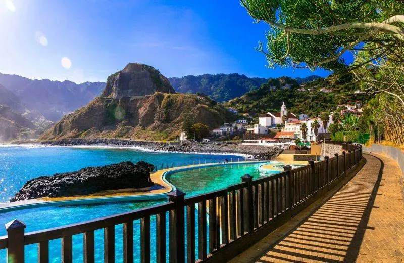 Lot bezpośredni vs z przesiadką